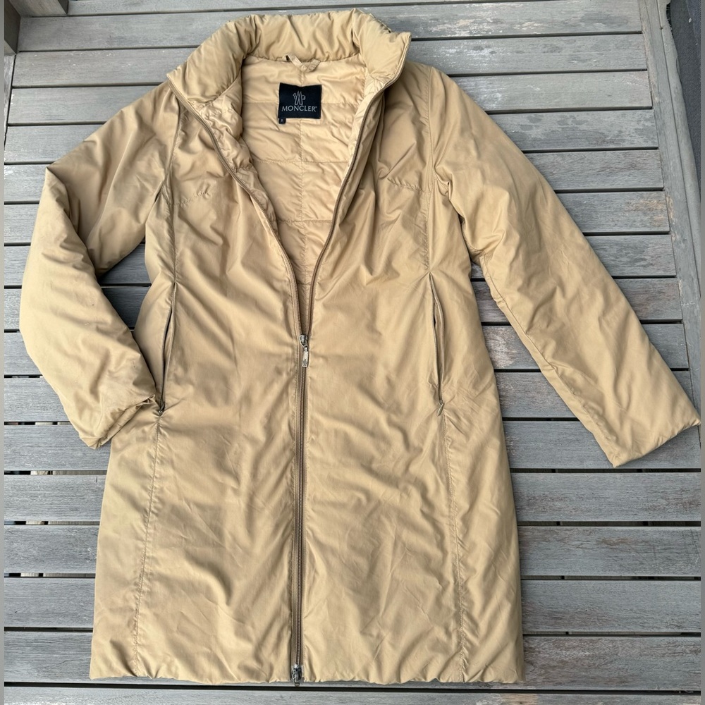 MONCLER Minimalist sleek puffer coat. - Picture 9 of 12